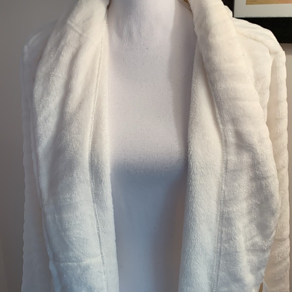 Velvet Kitten White Bathrobe NWOT Small - Picture 9 of 11